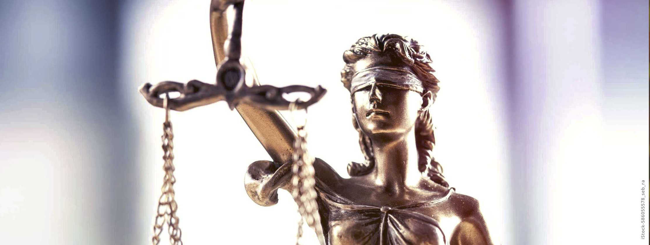 MS und ich: Ein Bronzefigur der Justitia, der Göttin der Gerechtigkeit