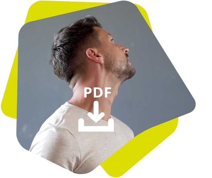 Sportler Andre macht eine Übung zur Mobilisation der Wirbelsäule vor Sportler Andre macht eine Übung zur Mobilisation der Wirbelsäule vor