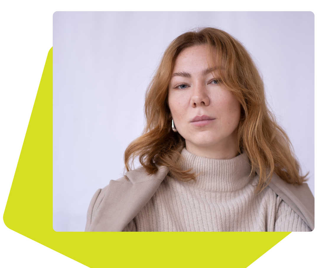 Patientin Sandra lächelt in die Kamera