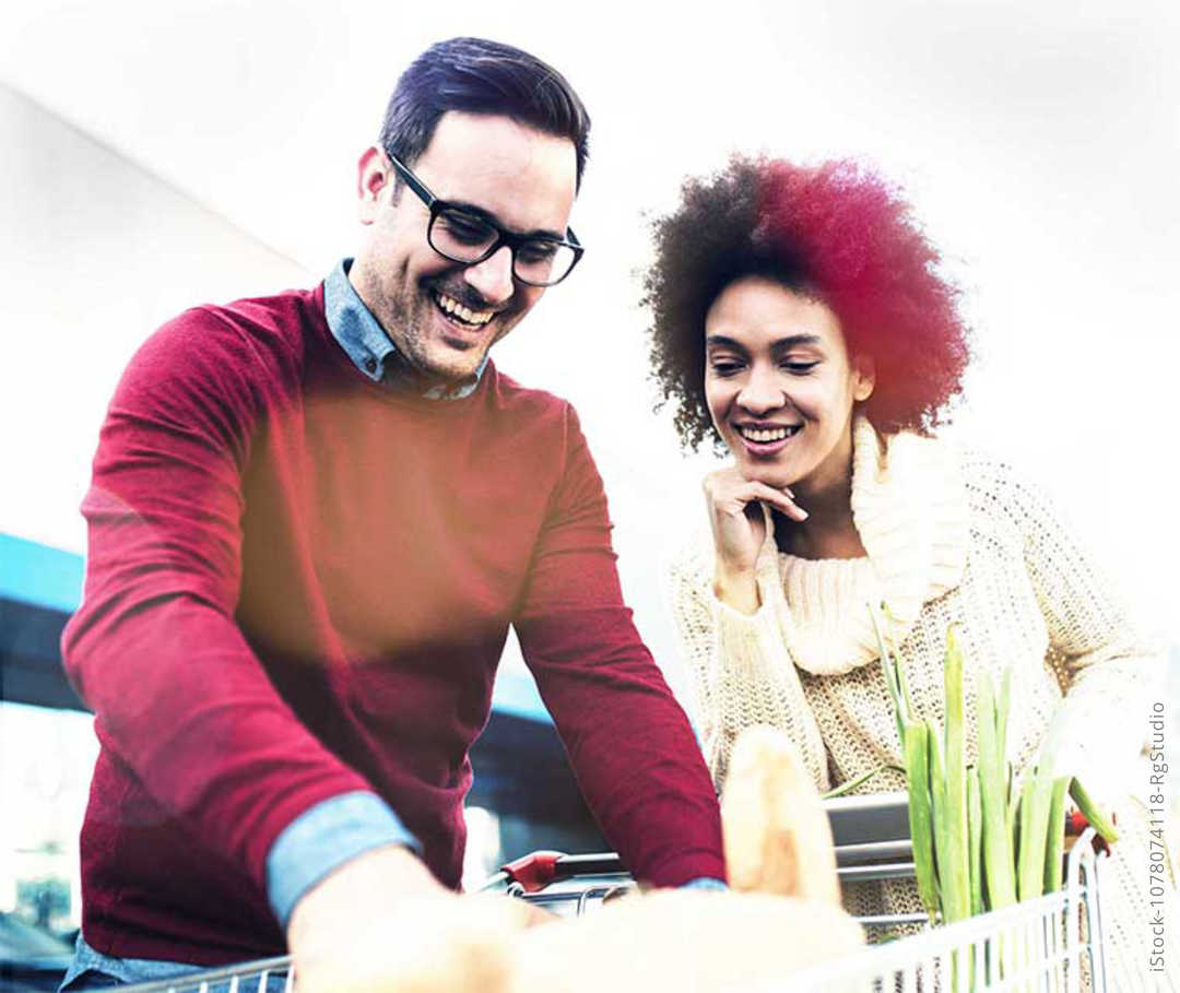 Multiple Sklerose: Ein Paar beim Wochenendeinkauf auf dem Markt