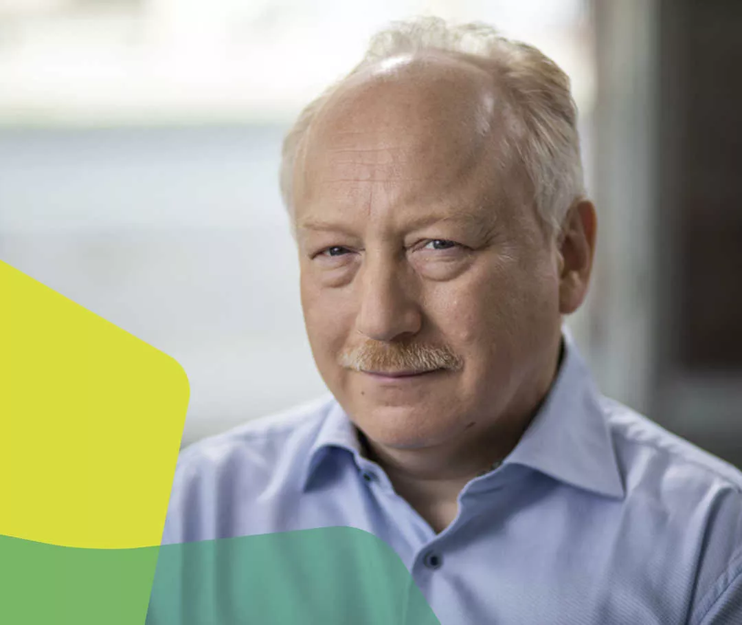 Dr. med. Holger Görike lächelt in die Kamera